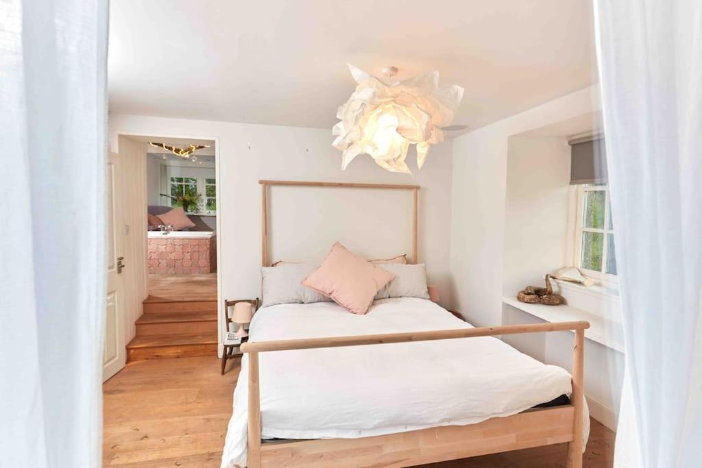Sleeps 10. The Old Pink Library By Loch And River Villa Lochearnhead Exterior photo